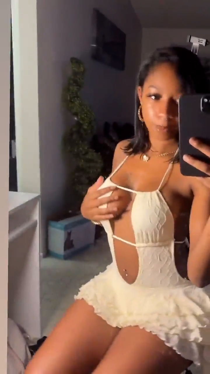Cooking with kya Nude teasing video Hot trend today