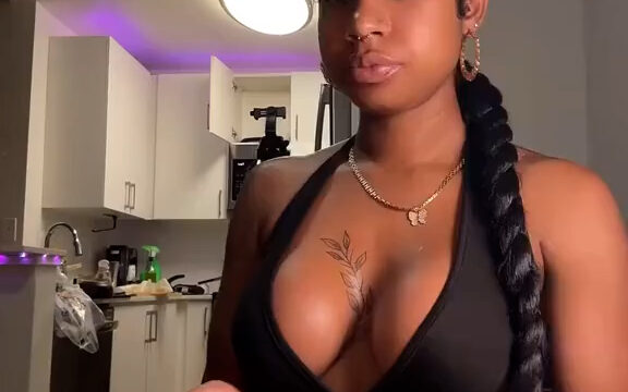 Cooking with kya Twerking video so hot – Viral