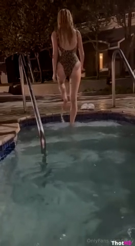 Lil Tay Sexy in Pool so Hot – Onlyfans video